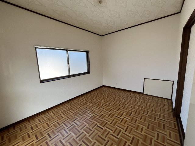 西城南5丁目戸建ての洋室