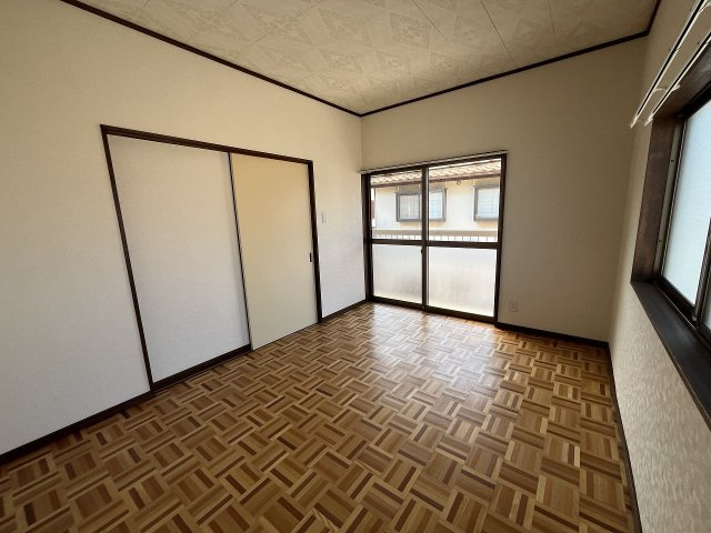 西城南5丁目戸建ての洋室