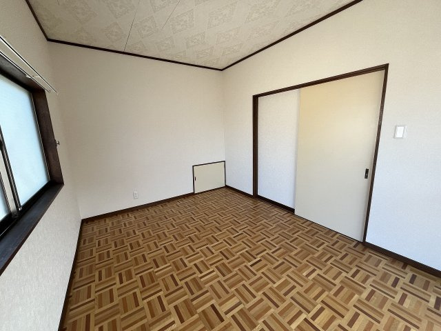 西城南5丁目戸建ての洋室