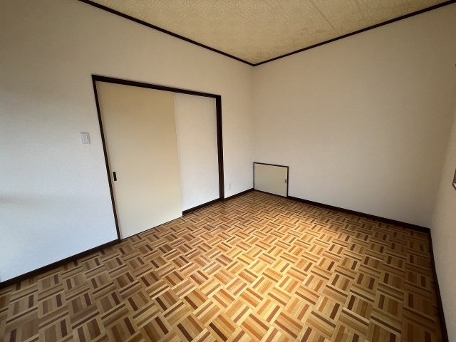 西城南5丁目戸建ての洋室