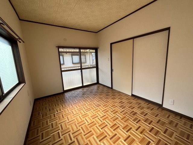 西城南5丁目戸建ての洋室