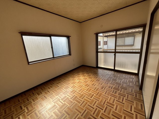 西城南5丁目戸建ての洋室