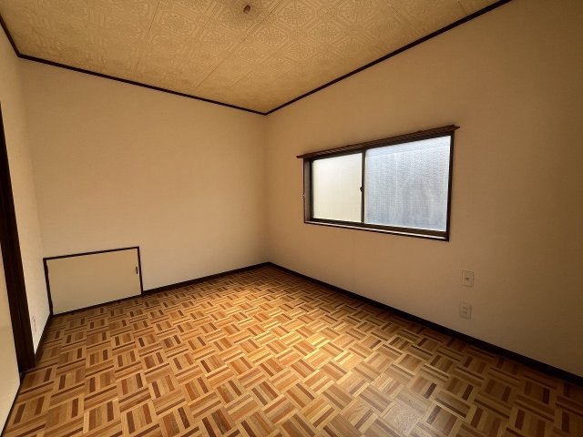 西城南5丁目戸建ての洋室