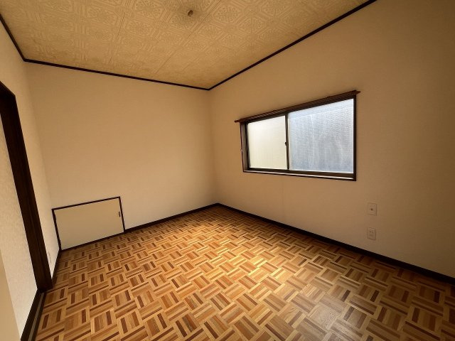 西城南5丁目戸建ての洋室