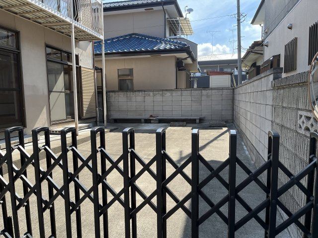 西城南5丁目戸建ての駐車場