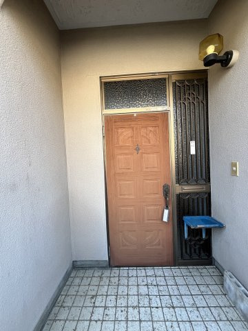 西城南5丁目戸建ての玄関