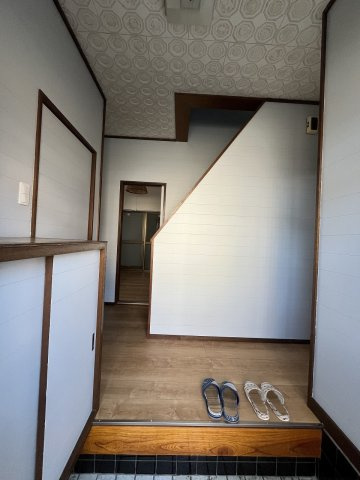 西城南5丁目戸建ての玄関