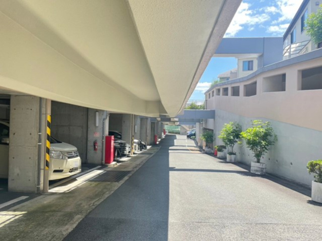 【駐車場】 | コスモ上野東 | サイトに掲載されていない箇所の写真、撮影してお届けさせて頂きます！気になる物件で、見たい部分の画像が無い場合は、弊社スタッフまでご連絡下さいませ。お客様の気になる箇所を、カメラにて撮影して参ります！