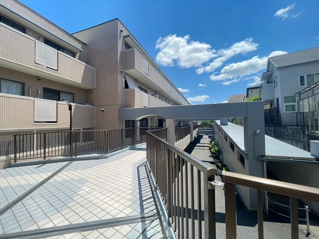 【外観】 | コスモ上野東 | 現在ご返済中のカーローン・カードローン・教育ローンなどを住宅ローンに一本化したり、家具家電購入費用・引越し費用を住宅ローンと組み合わせるなど、お客さまにメリットの多い住宅ローンのご提案が可能です。
