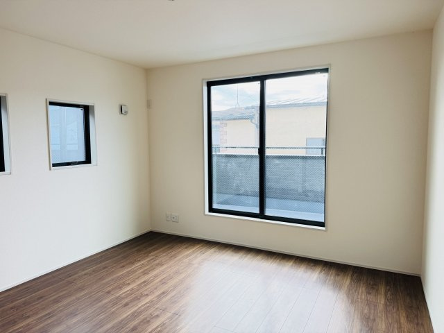 八王子市　川口町　新築一戸建て　４６期の寝室|～2階9.0帖の主寝室　ベッドなど大型家具のレイアウトもしやすい広さのお部屋です～