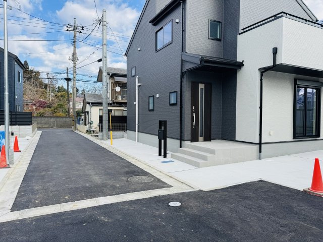 八王子市　川口町　新築一戸建て　４６期の前面道路含む現地写真|～西側4ｍ道路に面しています～