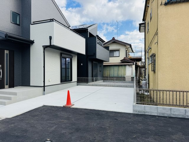 八王子市　川口町　新築一戸建て　４６期の駐車場|～並列2台駐車可能カースペース付き～