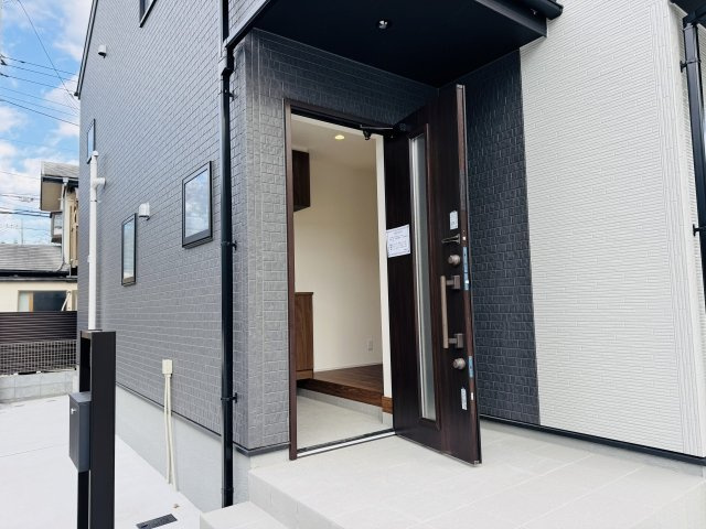 八王子市　川口町　新築一戸建て　４６期の玄関|～玄関は安心のWロックキーを採用～
