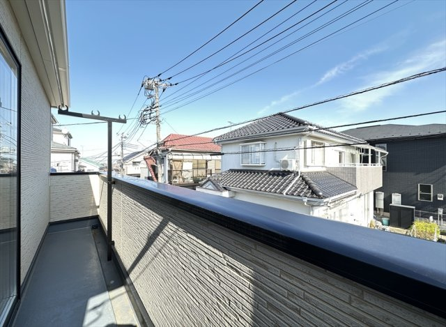 【バルコニー】 | 志木市本町2丁目　新築一戸建住宅　全2棟　(志木本店) | お洗濯もたくさん干せるワイドバルコニー