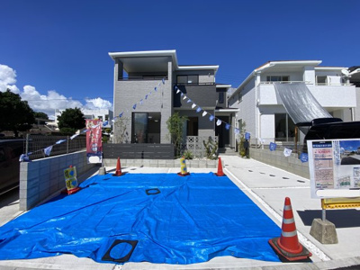 【外観】 | 豊見城市根差部Ⅳ（全3棟）ラストA号棟 | A号棟　駐車4台可♪オシャレな植栽＆外構付き♪