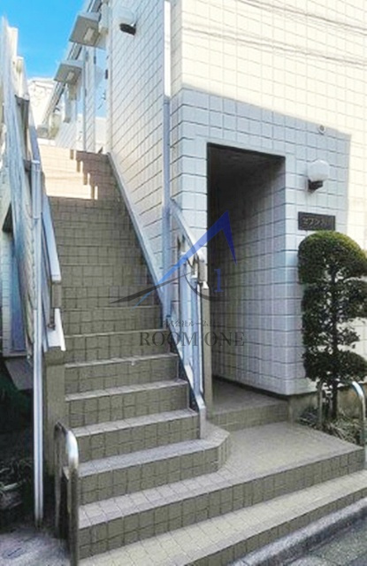 セブン駒大のエントランス|エントランスです。