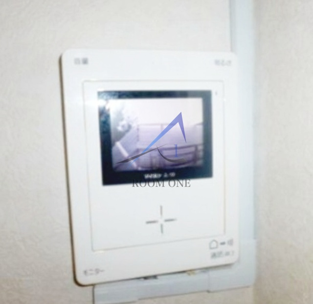 セブン駒大のセキュリティ|モニター付きインターホンです。