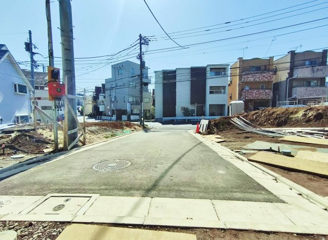 板橋区中台1丁目 全3棟 D号棟の前面道路含む現地写真|広々とした前面道路に面しており、開放感がある分譲地　全6区画
陽当たりの良さも魅力♪