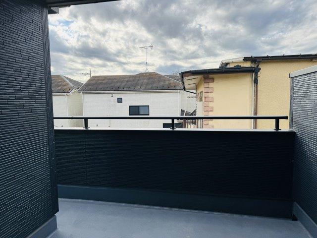 八王子市　川口町　新築一戸建て　４６期のバルコニー|～開放感のある広々バルコニー　洗濯物がよく乾きそうです～