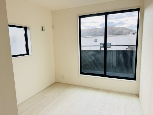 八王子市　川口町　新築一戸建て　４６期の子供部屋|～2階バルコニーに面している5.33帖の洋室～