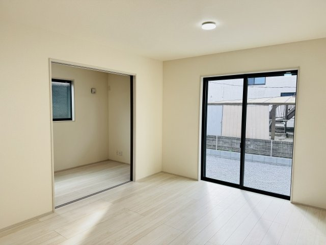 八王子市　川口町　新築一戸建て　４６期の居間・リビング|～15.75帖の明るいLDKで、家族団欒の時間をお過ごしいただけます～