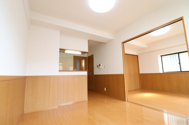 熊本市南区近見６丁目の賃貸マンションの居間・リビング