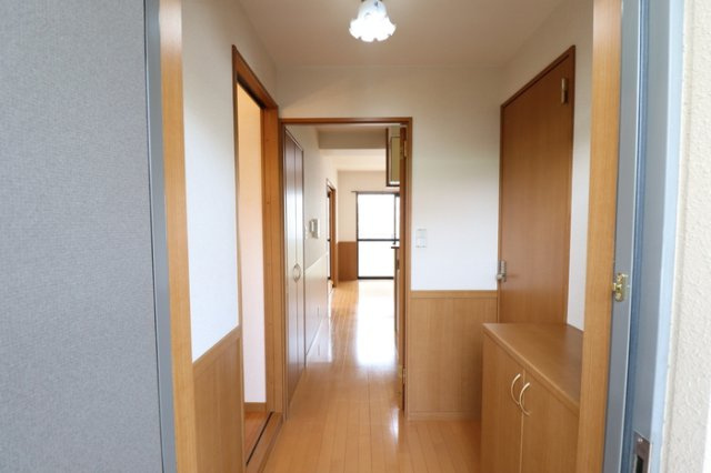 熊本市南区近見６丁目の賃貸マンションの玄関