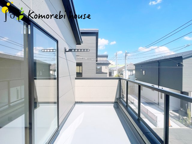 大宮今羽町　2期　新築一戸建て　グリーンガーデン　Jのバルコニー|外からの目が気にならないバルコニーで洗濯物が干せます