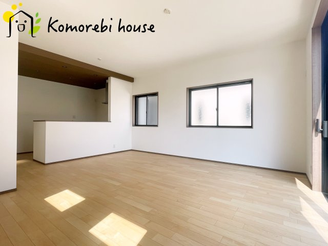 大宮今羽町　2期　新築一戸建て　グリーンガーデン　Jの居間・リビング|ゆったりとしたリビングです