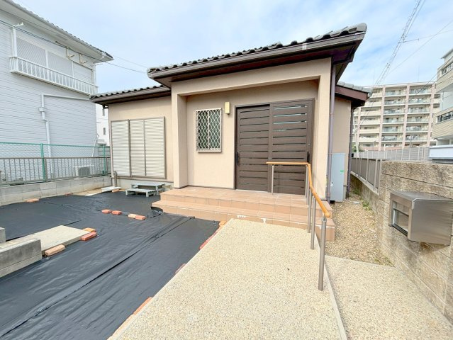 三津屋南1丁目・貸家の駐車場