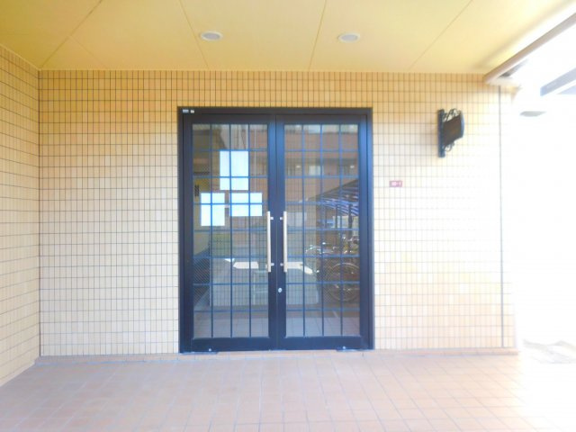 ファミール3号館のエントランス