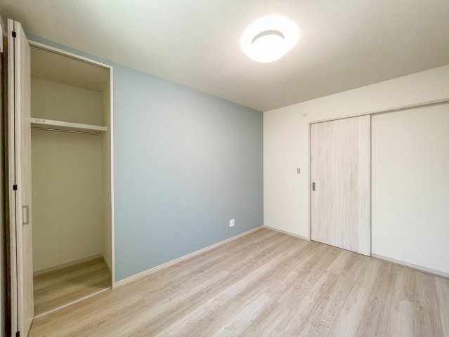 淀の原町　建築条件付き土地のその他|【施工例】
爽やかカラーのアクセントクロスでオシャレなお部屋に！プライベートな空間としてご活用いただけます！