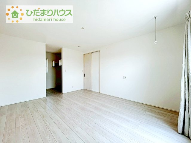 【寝室】 | つくば市さくらの森　中古戸建 | 広めの主寝室は、ベッドの他にもパソコンデスクやドレッサーなども置けちゃいます(*^-^*)