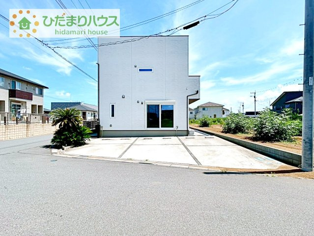 【駐車場】 | つくば市さくらの森　中古戸建 | マイホームなら駐車場代がかかりません！しかも、自宅の駐車場で洗車ができます！今までコイン洗車に行っていた手間も省けて、節約にもつながります(^^♪