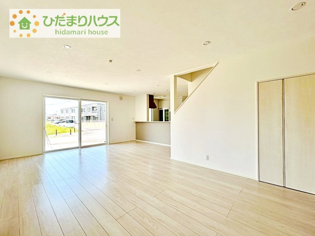 【居間・リビング】 | つくば市さくらの森　中古戸建 | お子様が元気に遊べる広々としたリビングです！