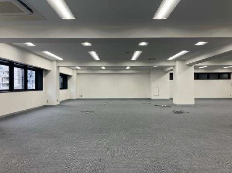 IWASAKI BLDGの内装