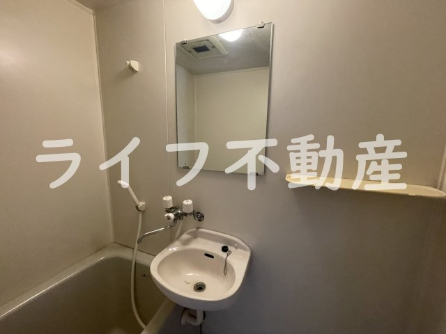 セピアコートの洗面所|ゆったりとスペースのある洗面所