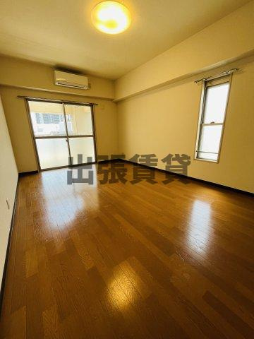 仲介手数料0円！プリマベーラ名駅の居間・リビング