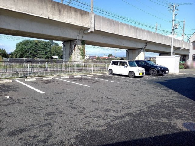 シエル ラピッドの駐車場