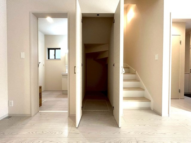 駿河区中島20期　新築戸建　全３棟　２号棟の居間・リビング