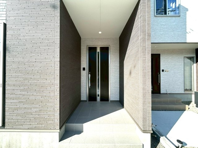 駿河区中島20期　新築戸建　全３棟　２号棟の玄関