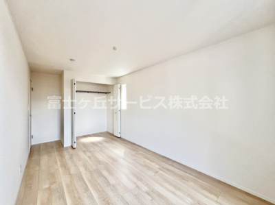 【寝室】 | 沼津市大塚 13期 新築一戸建て 1号棟 | 8帖の寝室です