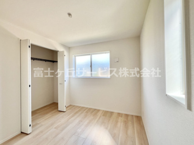 【子供部屋】 | 沼津市大塚 13期 新築一戸建て 1号棟 | 5.2帖の洋室です