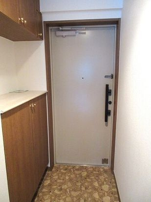 ライオンズプラザ池之端の玄関