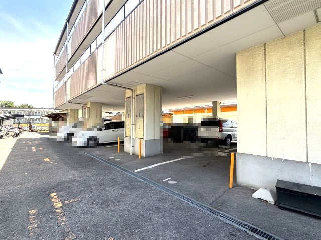 ベルメゾン一須賀Ⅰ号館の駐車場