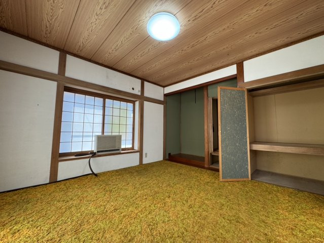 店舗にも離れにも！釧路町若葉で自由な発想を叶える家♪の和室|和風の落ち着く空間、たっぷり収納。