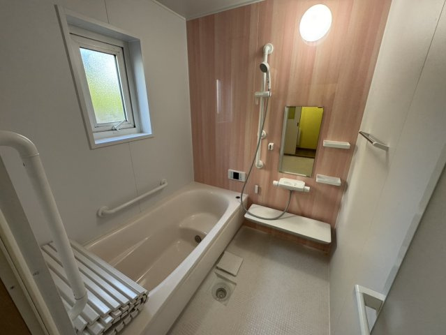 店舗にも離れにも！釧路町若葉で自由な発想を叶える家♪の浴室|清潔感あふれる浴室で、リラックスタイム♪