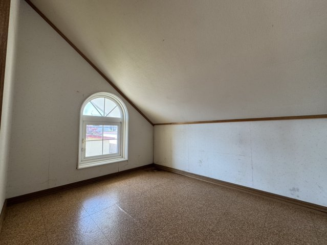 店舗にも離れにも！釧路町若葉で自由な発想を叶える家♪の収納|アーチ窓が魅力！隠れ家のような空間。