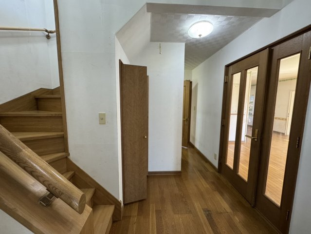 店舗にも離れにも！釧路町若葉で自由な発想を叶える家♪の内装|広がり感じる、温かい木の空間。