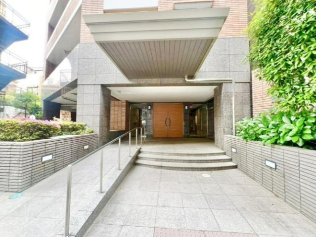 文京区白山５丁目の中古マンションのエントランス